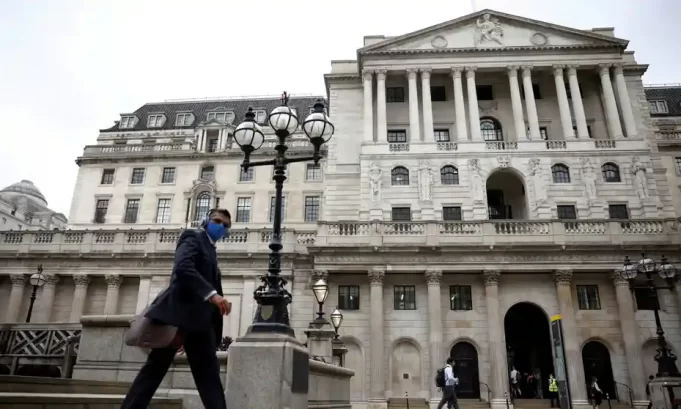 UK inflation hits a 30-year high of 6.2% as Sunak readies response