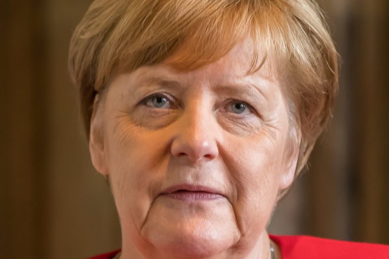 Merkel Seeks to Resolve Huawei 5G Dispute