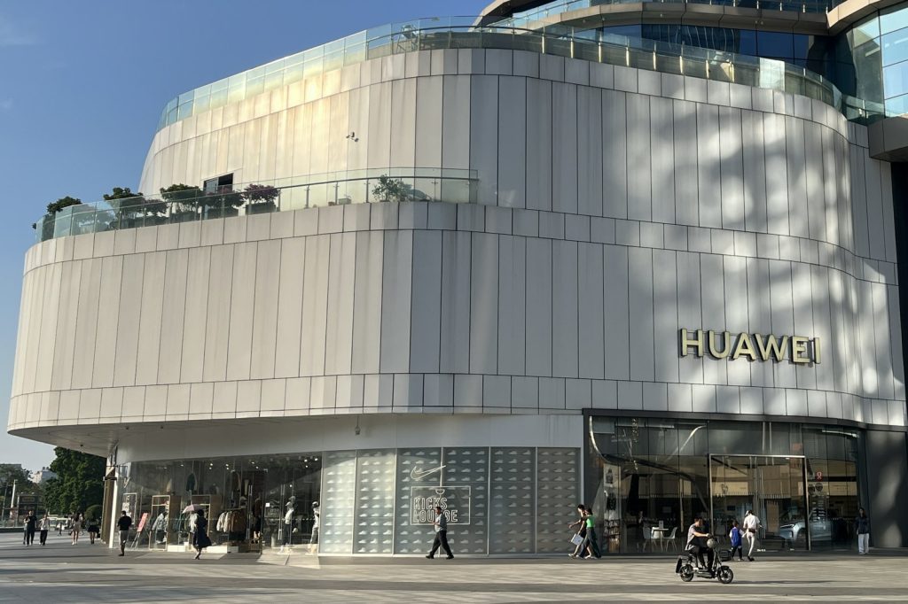 Judge Dismisses Huawei Bid to Kill US Purchase Ban