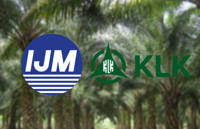 Executives shake hands at signing table as IJM Corp agrees to sell IJM Plantations stake to KLK.