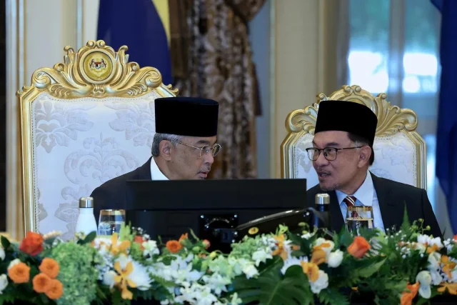 Malaysia's King Sultan Abdullah Sultan Ahmad Shah meeting with political party leaders at the palace to select a new prime minister.
