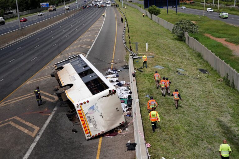 Zimbabwe Bus Crash in South Africa Kills 5, Injures 60