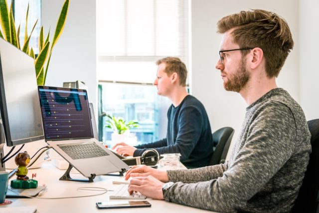 Anthropic Analysis Reveals AI's Role in Shifting Productivity and Wages