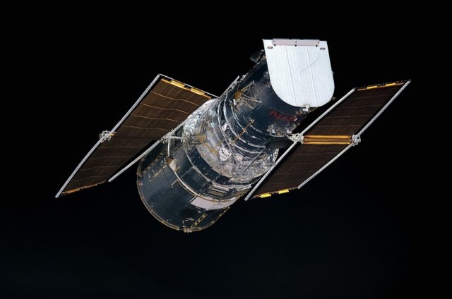 Artemis II Crew Surpasses Apollo 13's 54-Year-Old Distance Record