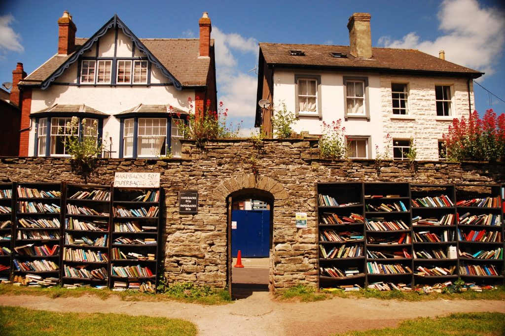 Holidaymakers Flock to 200-Year-Old Welsh Book Town Cottage
