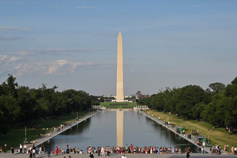 Trump’s renovation turns Lincoln Memorial Reflecting Pool toxic green