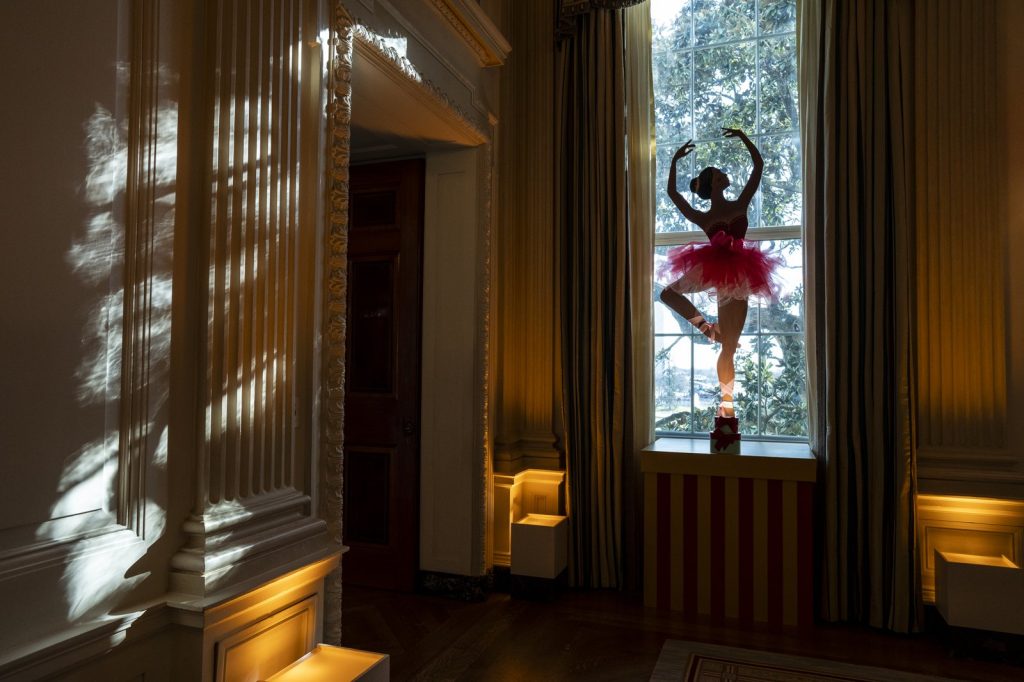 White House Decor Criticized as Kitsch Amid Broader Graft Concerns in Second Term