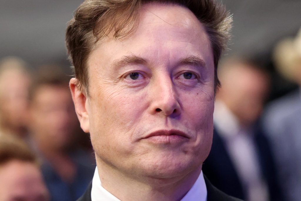 Elon Musk Backs US Republicans and Global Far-Right Figures
