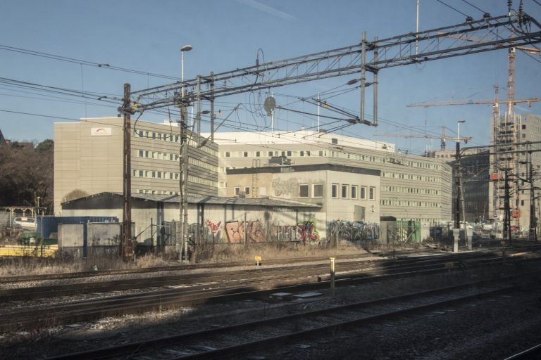 Sweden Offers Immigrants Cash to Leave as Election Looms