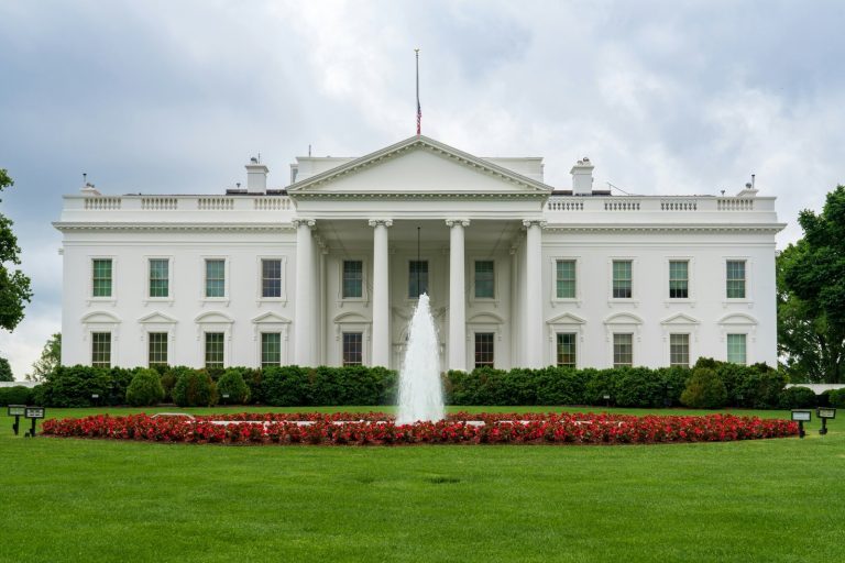 Trump Returns to White House as State Dept Issues Mideast Alerts