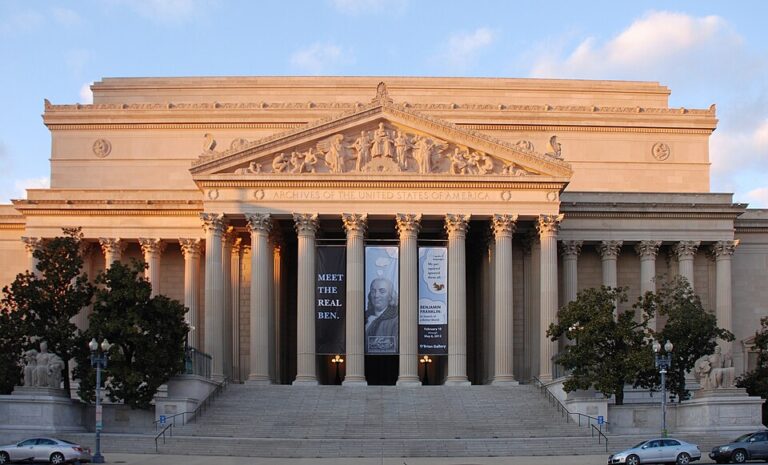 Xi Ends State Visit With Symbolic Stop at National Archives