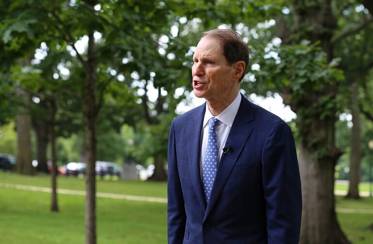 Wyden, Jayapal Demand GAO Audit Over Subpoena Secrecy Abuses