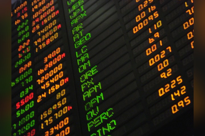 Indictment omits names of 8 companies in ex-soccer player’s insider trading case