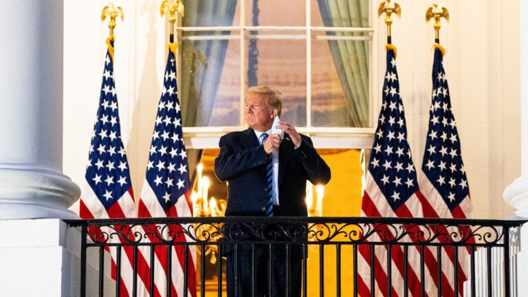 Trump Urges Americans to Wear Masks in Public Settings Nationwide