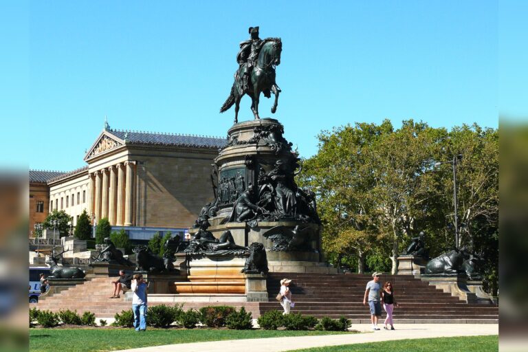 Trump Seeks Washington Statues, Exhibit at Smithsonian
