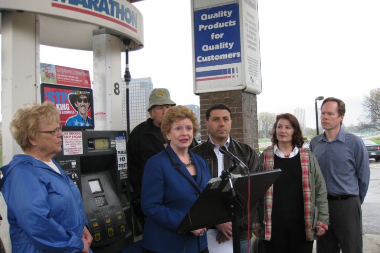 Gas Prices Shape Midterm Politics as Voters Prioritize Cost of Living