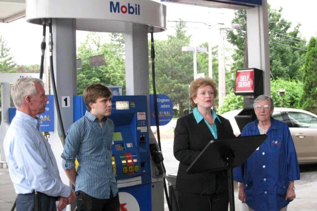 Gas Prices Shape Midterm Politics as Voters Prioritize Cost of Living