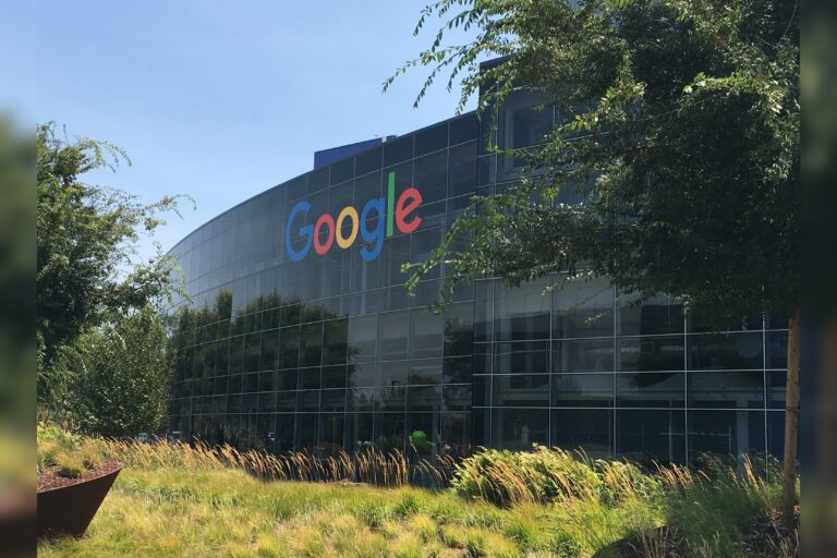 Google Flight Report: Flight Day Matters, Booking Day Doesn’t Affect Prices